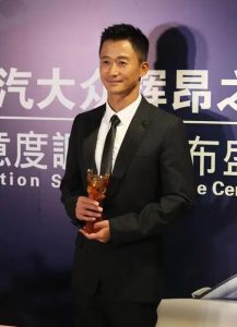 吳京