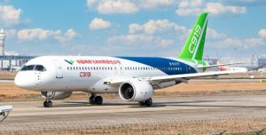  國產C919大飛機首次商飛圓滿落幕 